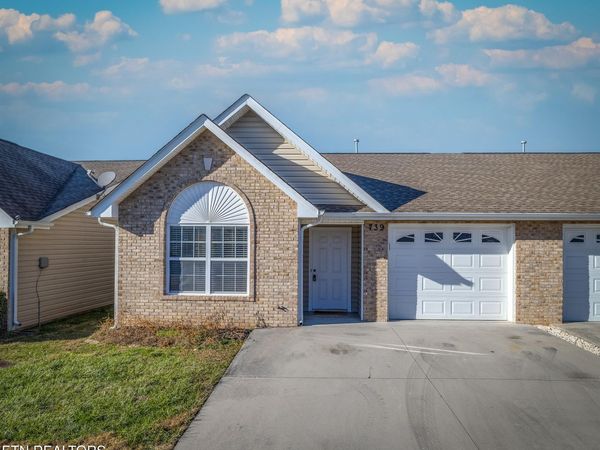 739 Greensboro Way, Knoxville, TN 37912