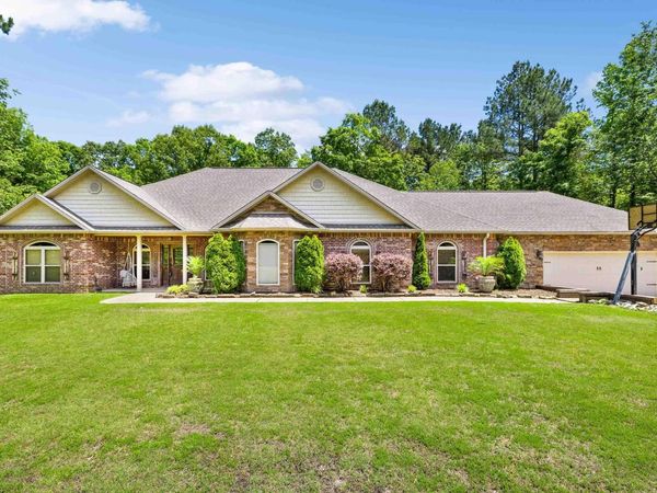 402 Demuth, Benton, AR 72019