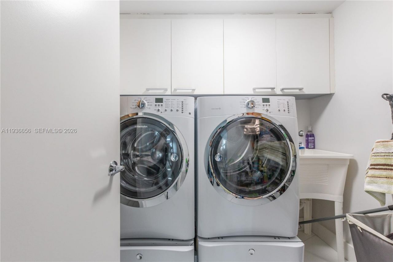 17201 Collins Ave, Unit 1807, Sunny Isles Beach, FL 33160 Photo