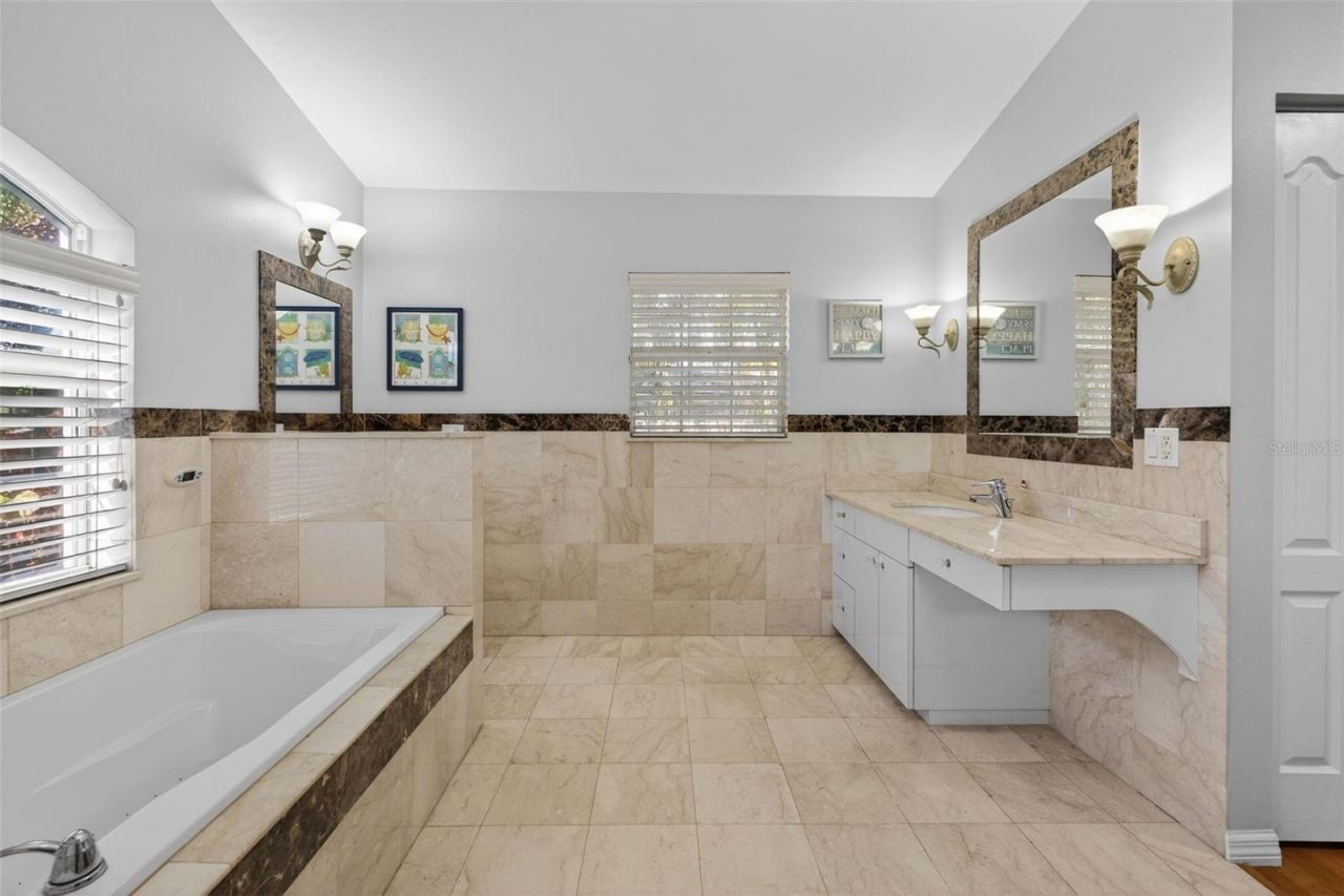 5676 Beneva Woods Circle, Sarasota, FL 34233 Photo