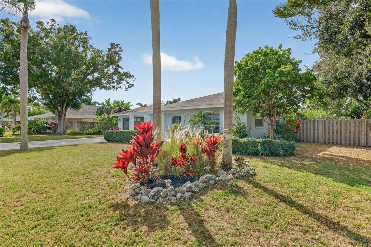 5676 Beneva Woods Circle, Sarasota, FL 34233 Photo