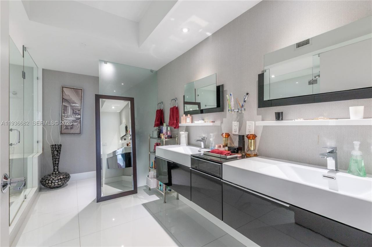 17201 Collins Ave, Unit 1807, Sunny Isles Beach, FL 33160 Photo