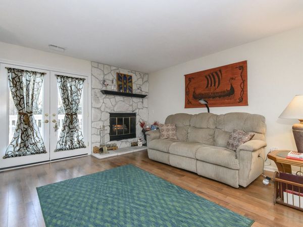 323 Riverview Dr, Unit 4, Delafield, WI 53018