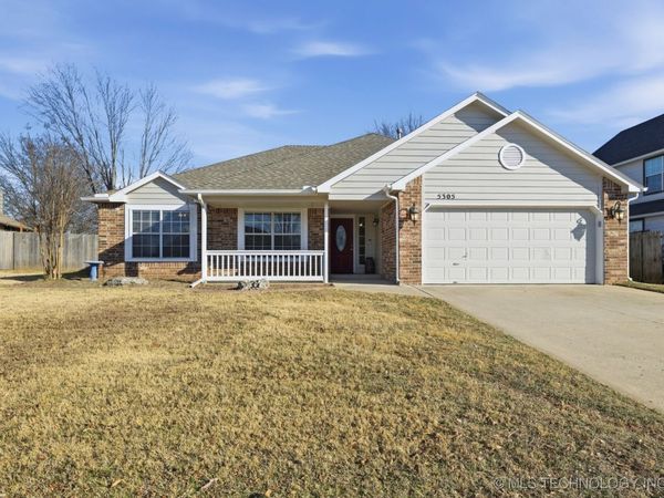 5305 S Maple Place, Broken Arrow, OK 74011