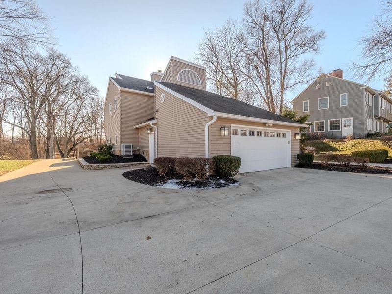 745 Highland Drive, Columbus, OH 43214 Photo 2