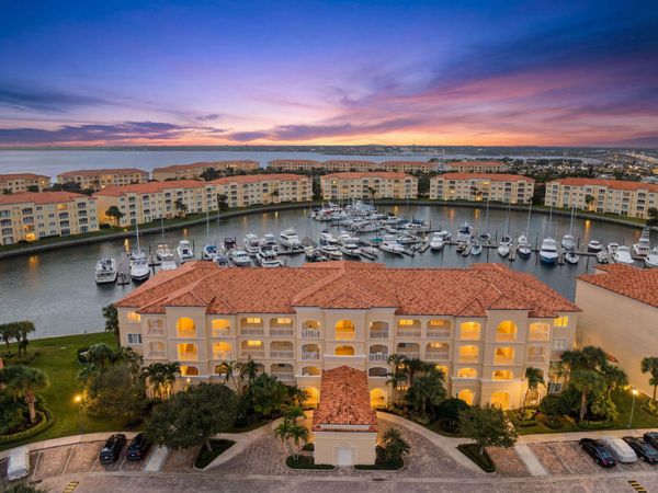 9 Harbour Isle Drive E, Unit 305, Hutchinson Island, FL 34949