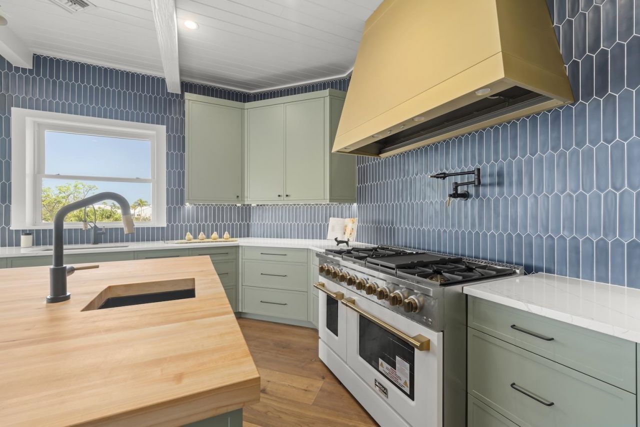 6401 Pine Ave, Sanibel, FL 33957 Photo