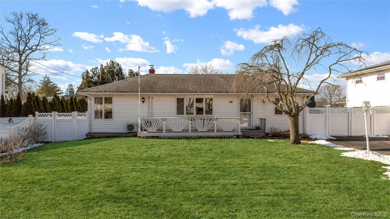 46 Creighton Avenue, Lake Ronkonkoma, NY 11779 Main Photo