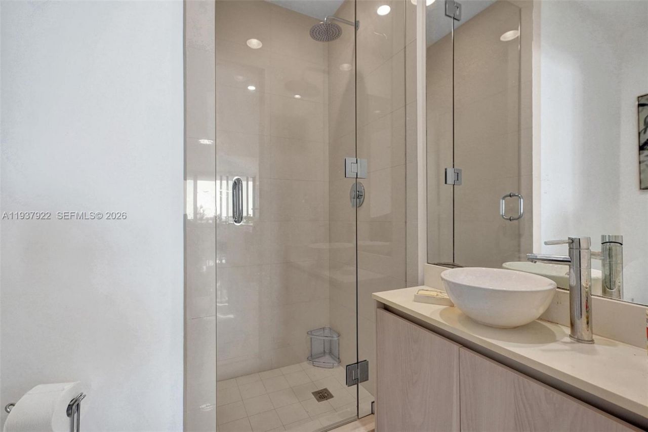 480 NE 31st St , Unit 1705, Miami, FL 33137 Photo