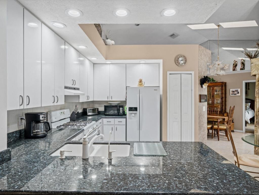 1330 SW Maplewood Drive, Port Saint Lucie, FL 34986 Photo