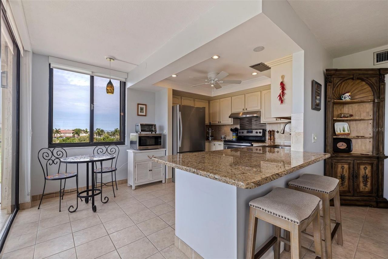 6104 Palma Del Mar Boulevard S, Unit 404, Saint Petersburg, FL 33715 Photo