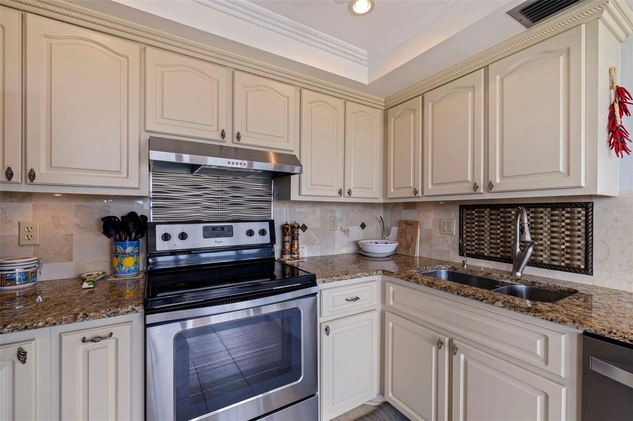 6104 Palma Del Mar Boulevard S, Unit 404, Saint Petersburg, FL 33715 Photo