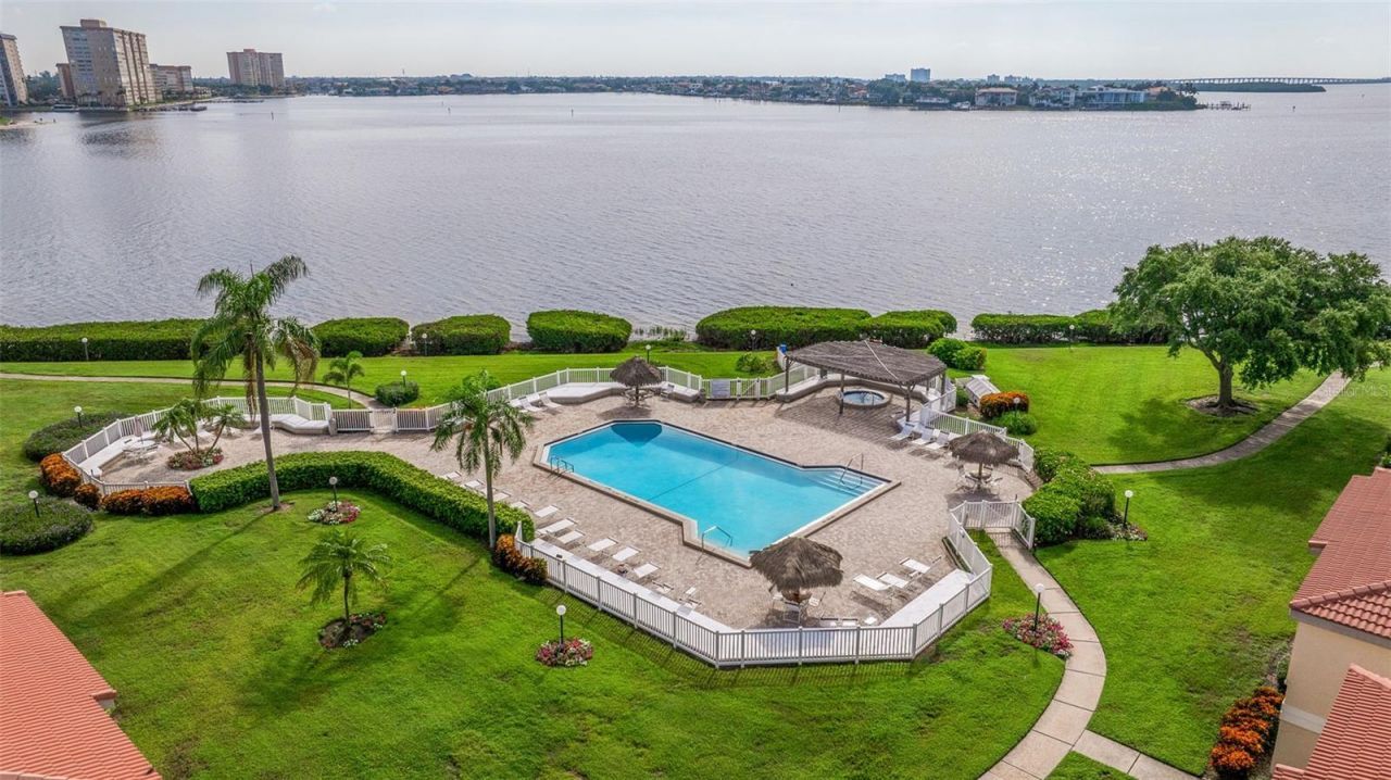 6104 Palma Del Mar Boulevard S, Unit 404, Saint Petersburg, FL 33715 Photo