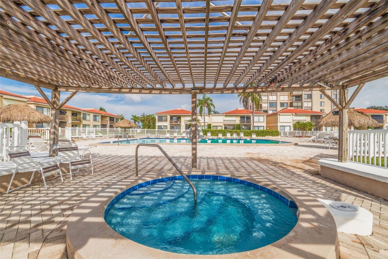 6104 Palma Del Mar Boulevard S, Unit 404, Saint Petersburg, FL 33715 Photo