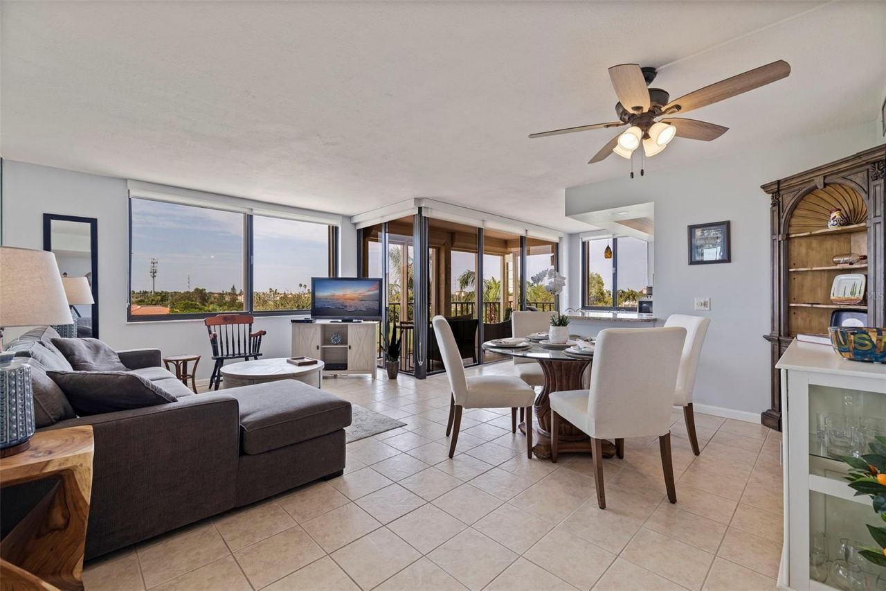 6104 Palma Del Mar Boulevard S, Unit 404, Saint Petersburg, FL 33715 Photo