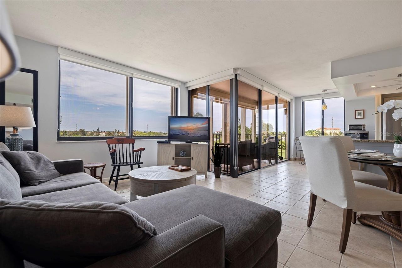 6104 Palma Del Mar Boulevard S, Unit 404, Saint Petersburg, FL 33715 Photo