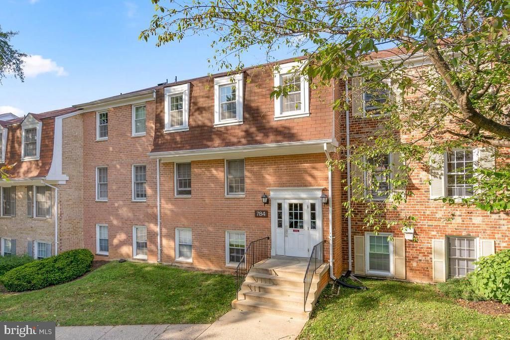784 Quince Orchard Boulevard, Unit 784-10, Gaithersburg, MD 20878 Main Photo