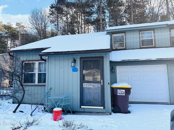 48 Wake Robin Road, Malta, NY 12020