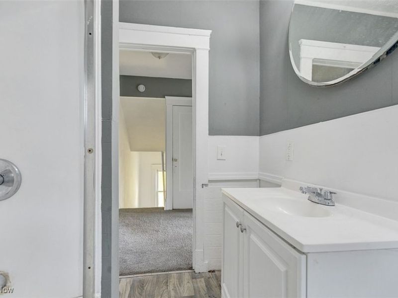 9901 Yale Avenue, Cleveland, OH 44108 Photo 9