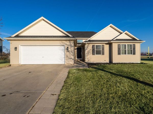 242 Cotton Grass Ln, Walworth, WI 53184