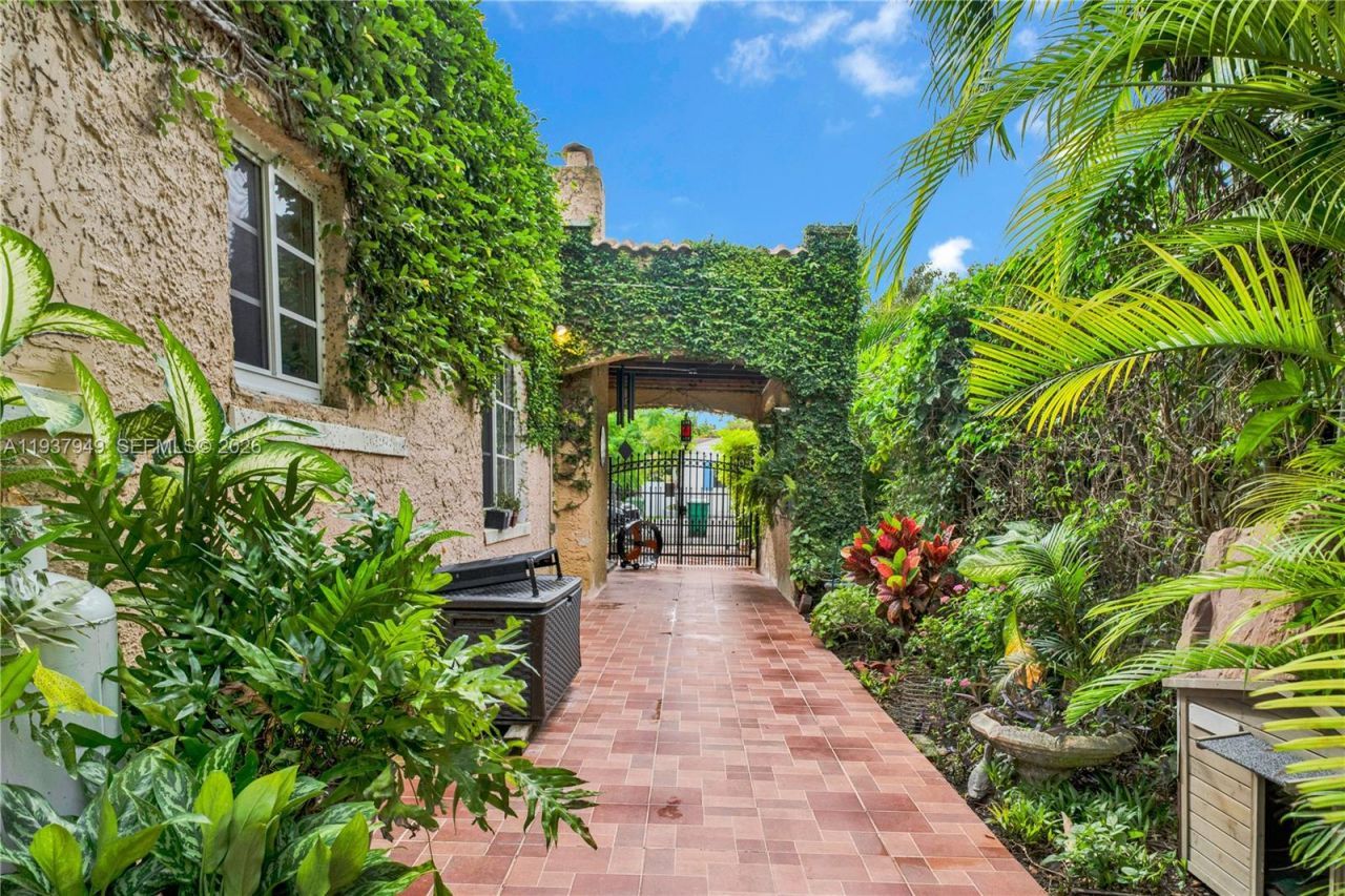 4739 SW 5th St, Miami, FL 33134 Photo