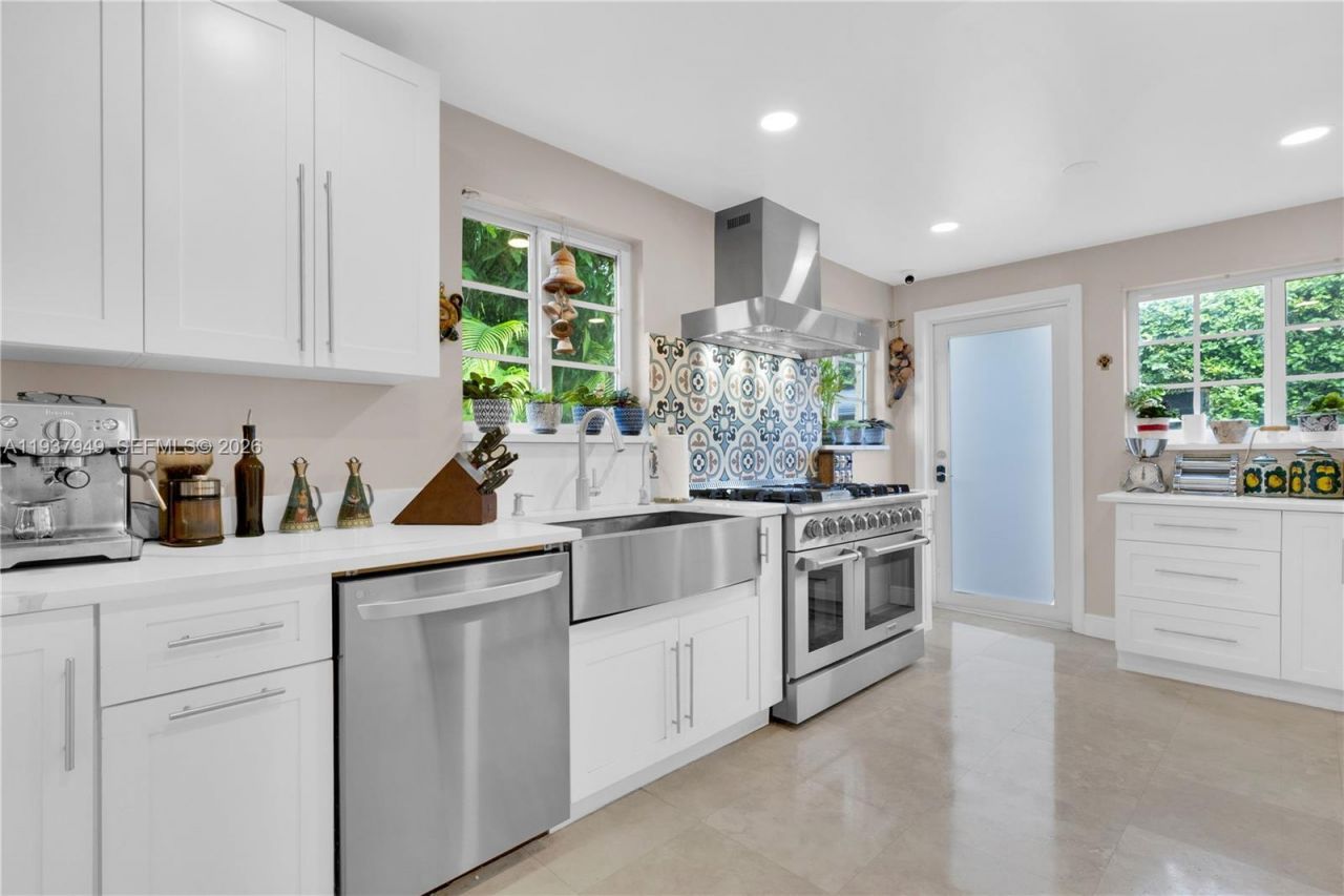 4739 SW 5th St, Miami, FL 33134 Photo