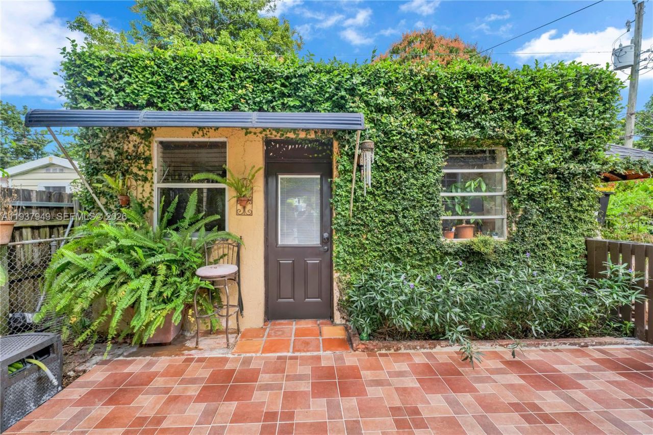 4739 SW 5th St, Miami, FL 33134 Photo