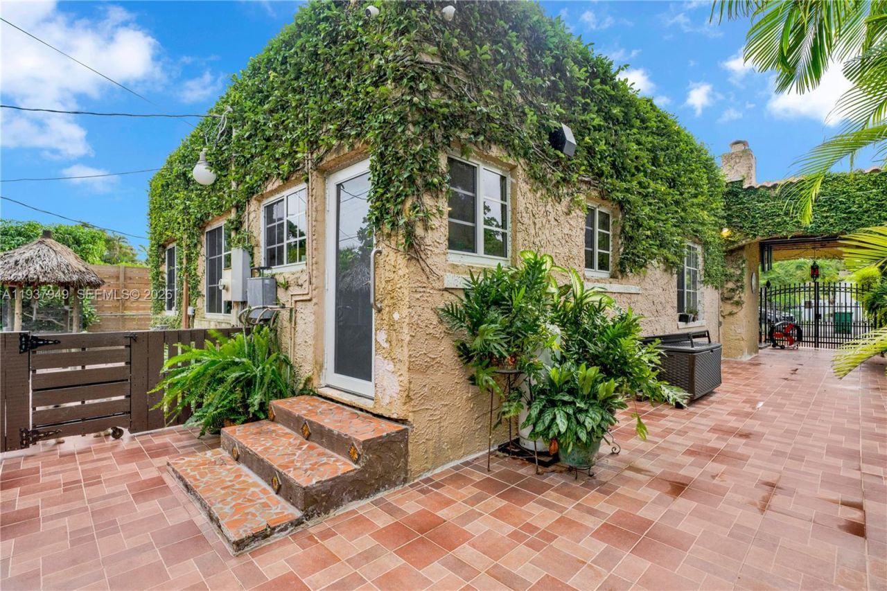 4739 SW 5th St, Miami, FL 33134 Photo