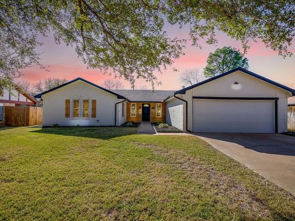 317 Northglen Drive, Hurst, TX 76054