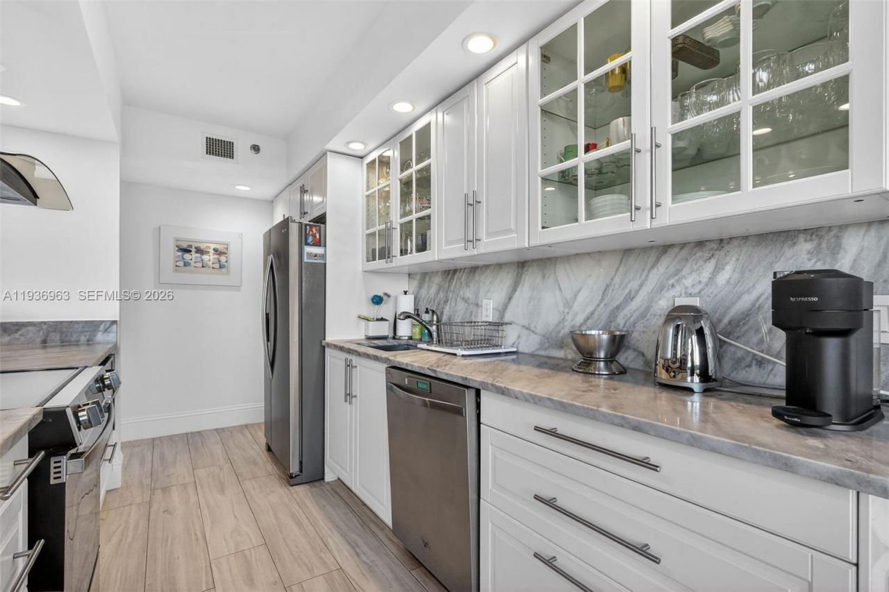 1000 Island Blvd, Unit 707, Aventura, FL 33160 Photo