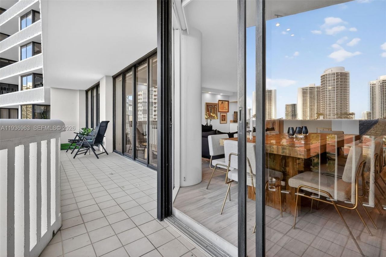 1000 Island Blvd, Unit 707, Aventura, FL 33160 Photo