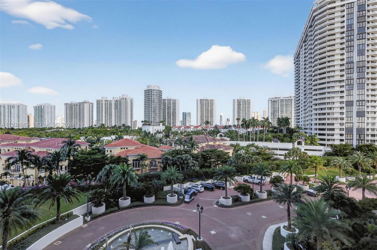 1000 Island Blvd, Unit 707, Aventura, FL 33160 Photo