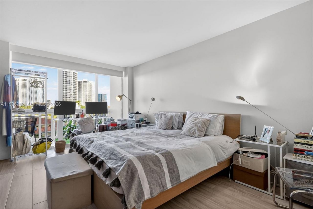 1000 Island Blvd, Unit 707, Aventura, FL 33160 Photo