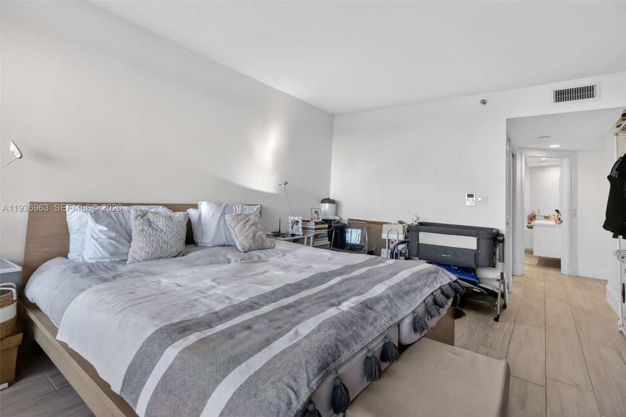 1000 Island Blvd, Unit 707, Aventura, FL 33160 Photo