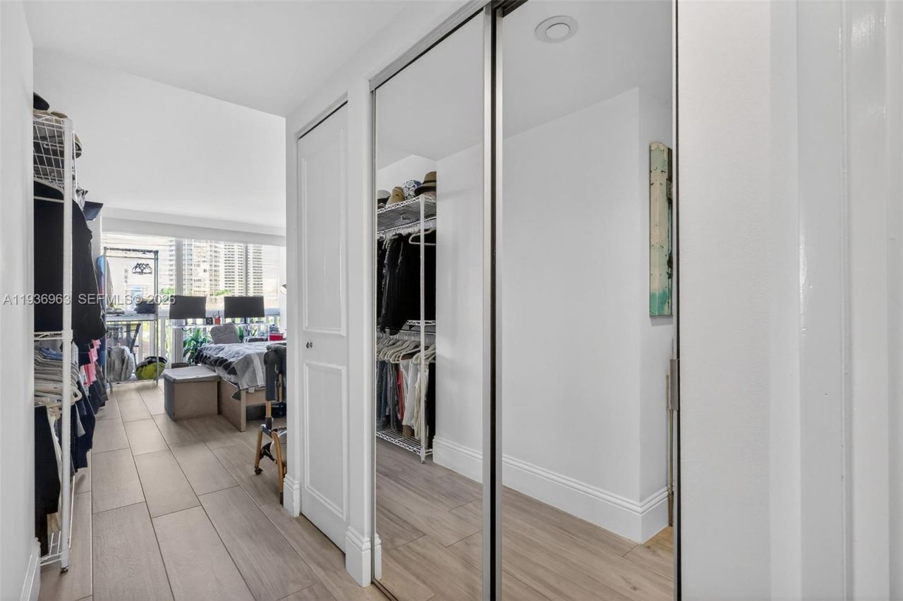 1000 Island Blvd, Unit 707, Aventura, FL 33160 Photo
