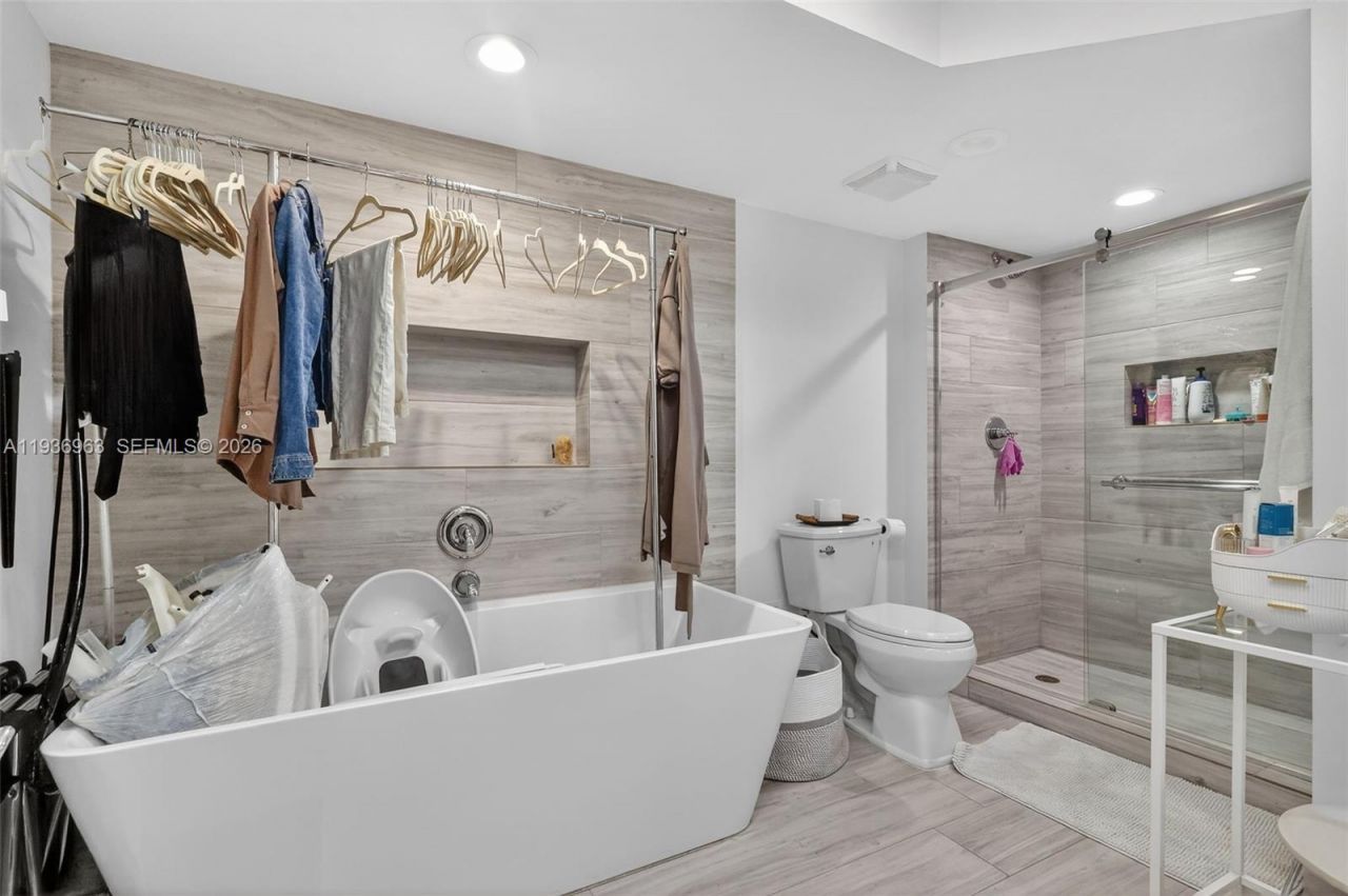 1000 Island Blvd, Unit 707, Aventura, FL 33160 Photo