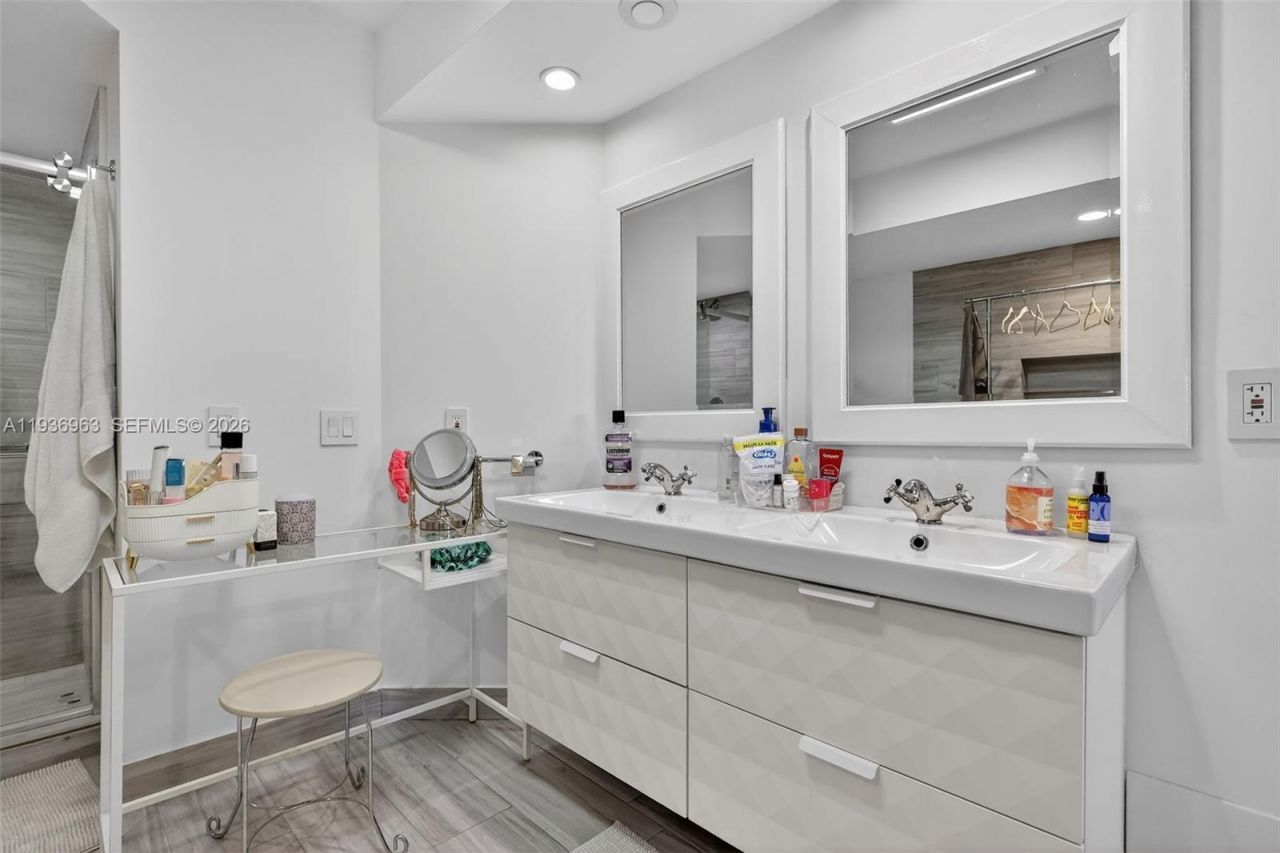1000 Island Blvd, Unit 707, Aventura, FL 33160 Photo