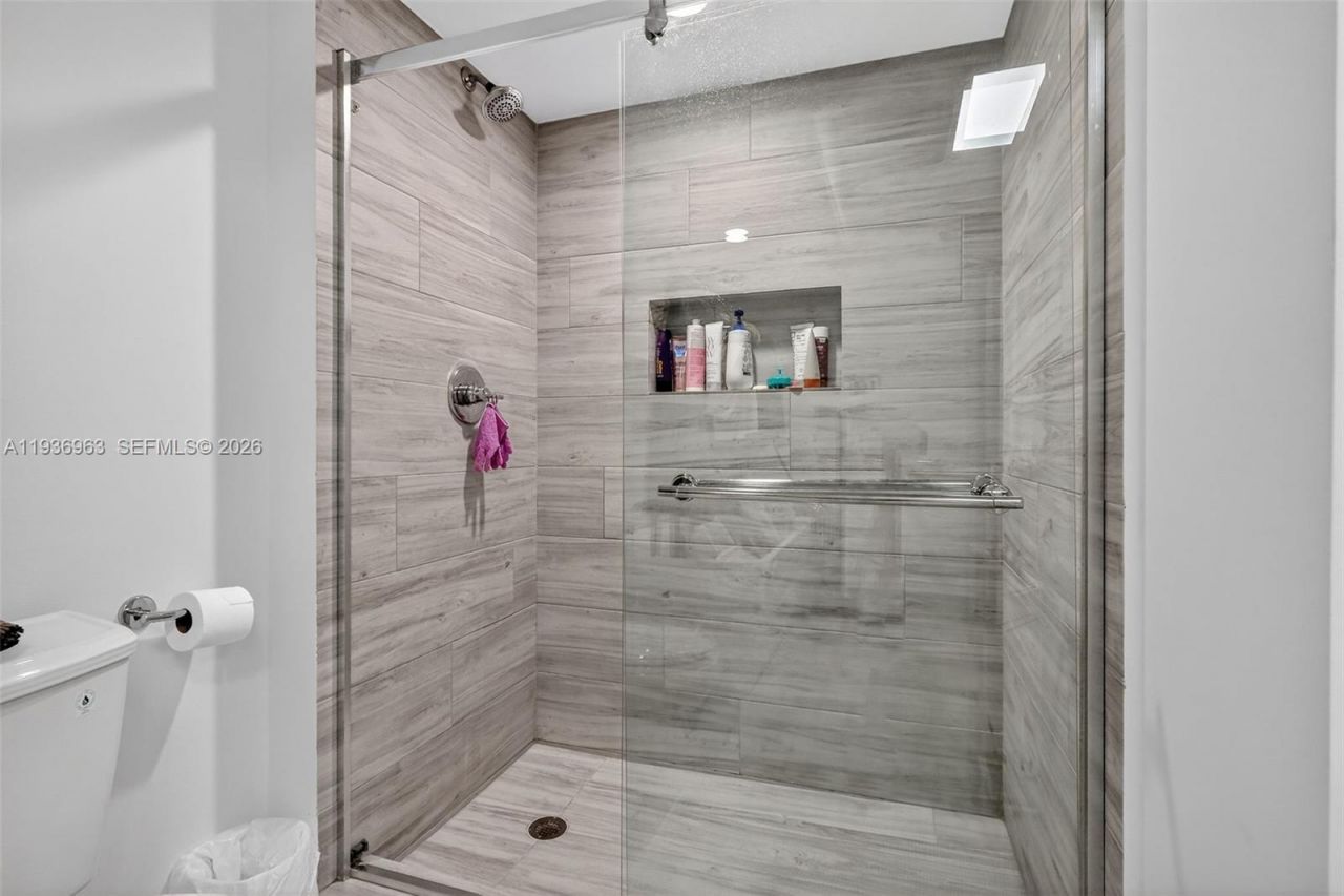 1000 Island Blvd, Unit 707, Aventura, FL 33160 Photo