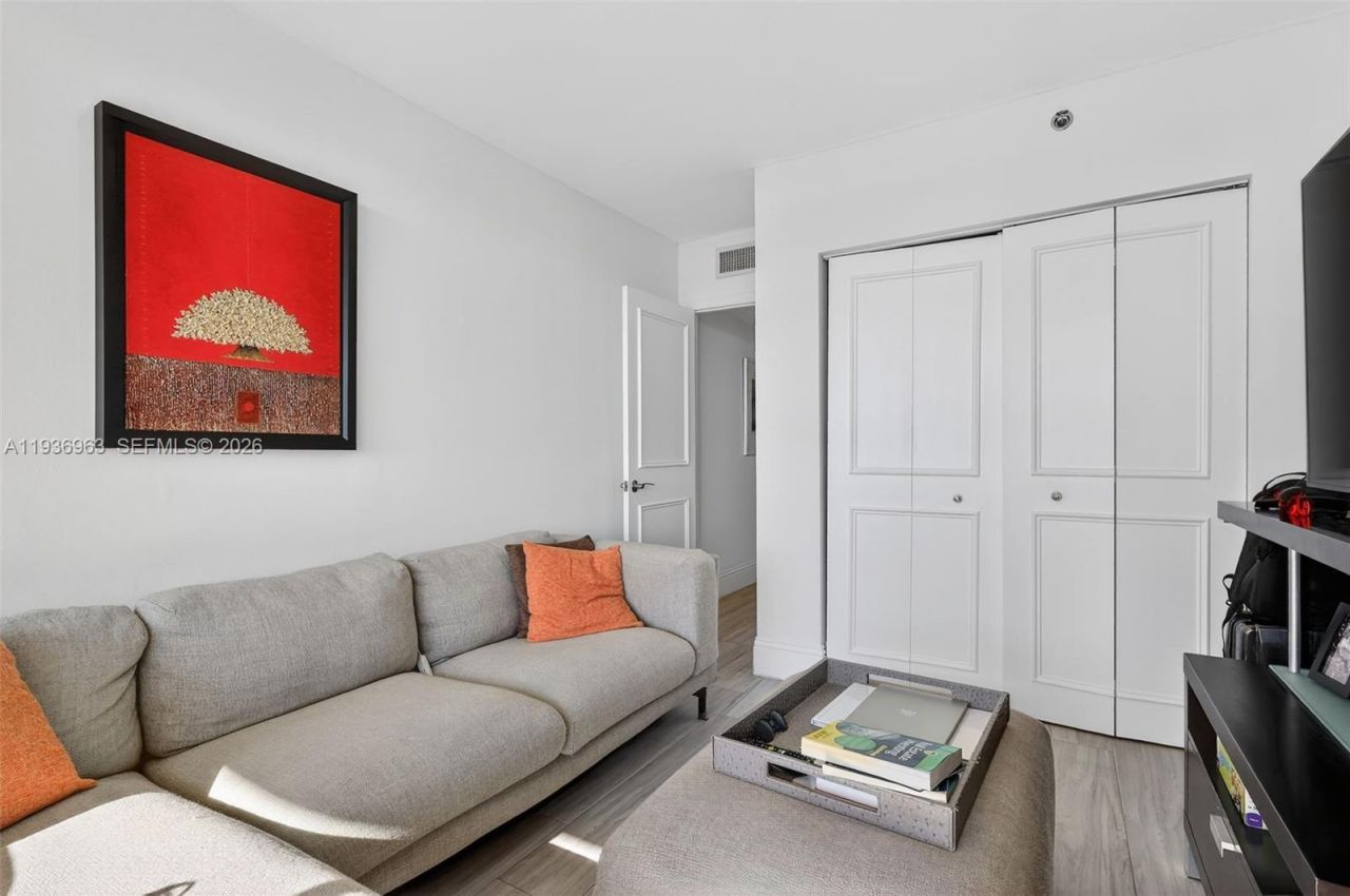 1000 Island Blvd, Unit 707, Aventura, FL 33160 Photo