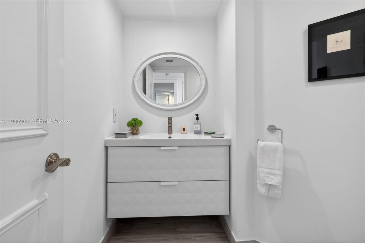 1000 Island Blvd, Unit 707, Aventura, FL 33160 Photo