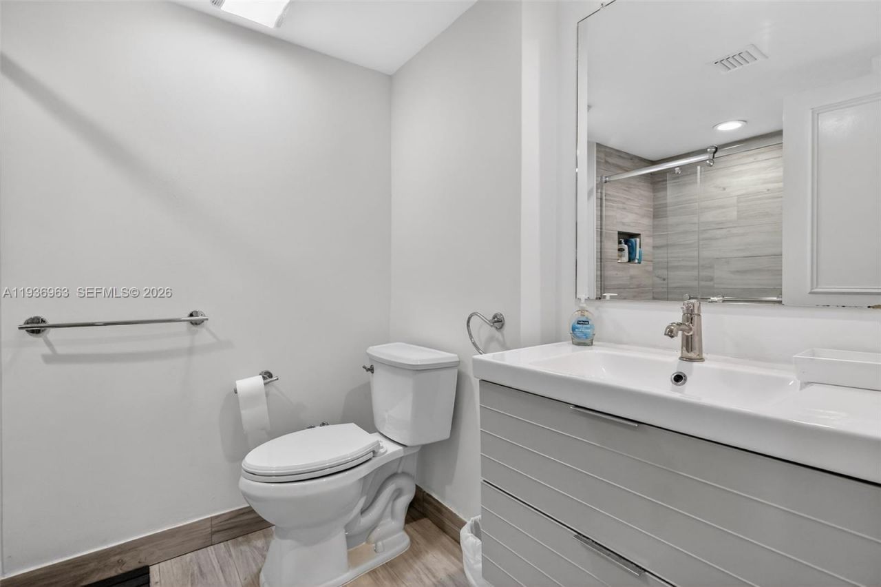 1000 Island Blvd, Unit 707, Aventura, FL 33160 Photo