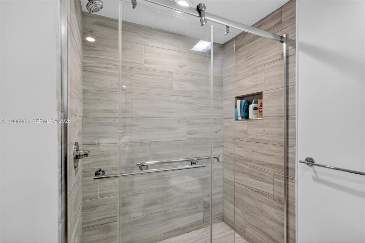 1000 Island Blvd, Unit 707, Aventura, FL 33160 Photo