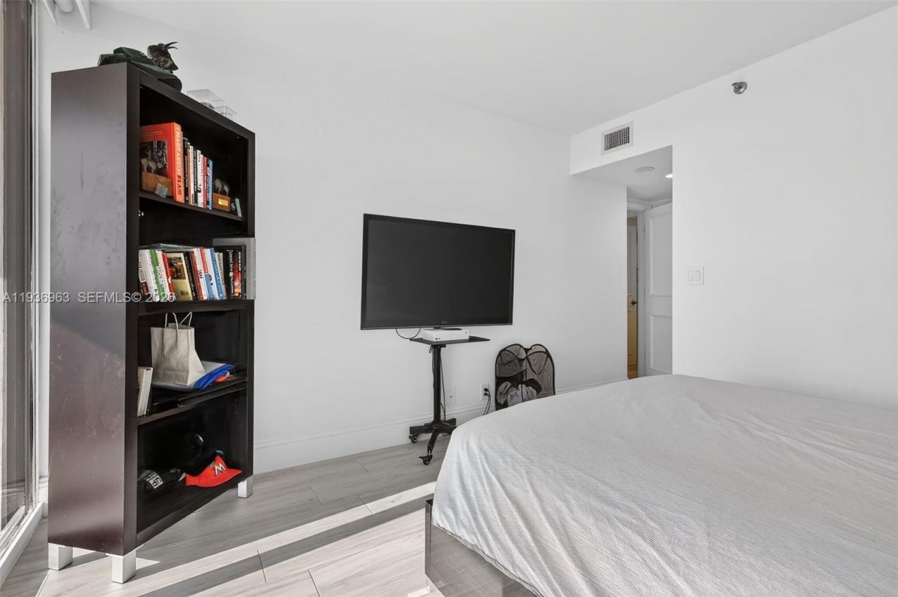 1000 Island Blvd, Unit 707, Aventura, FL 33160 Photo