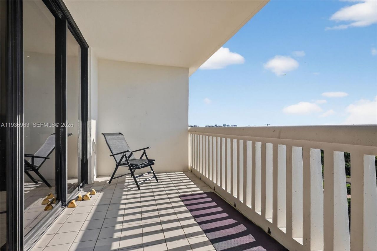 1000 Island Blvd, Unit 707, Aventura, FL 33160 Photo