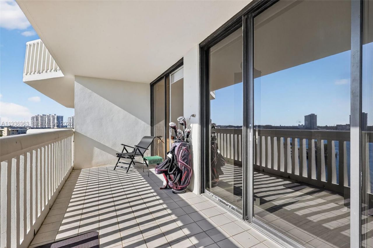 1000 Island Blvd, Unit 707, Aventura, FL 33160 Photo