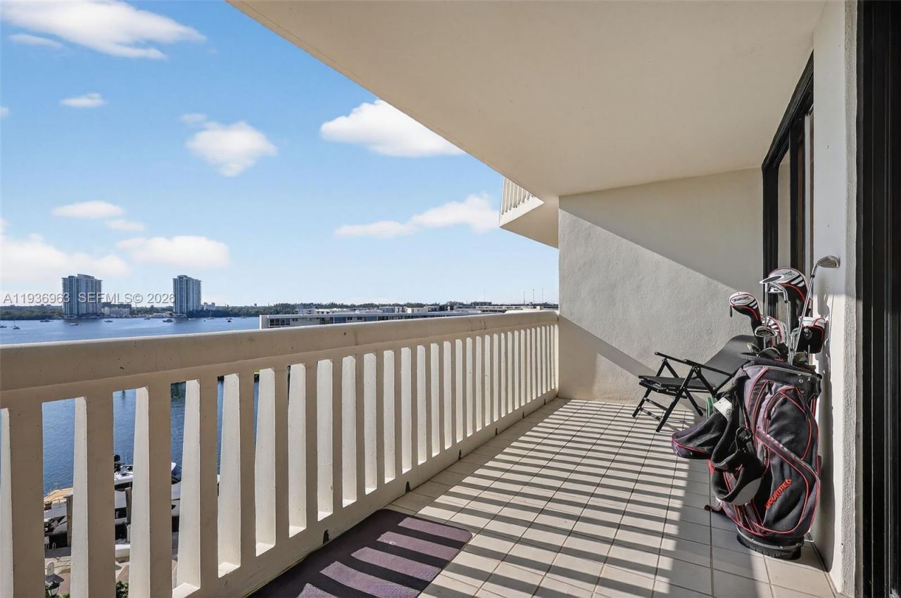 1000 Island Blvd, Unit 707, Aventura, FL 33160 Photo