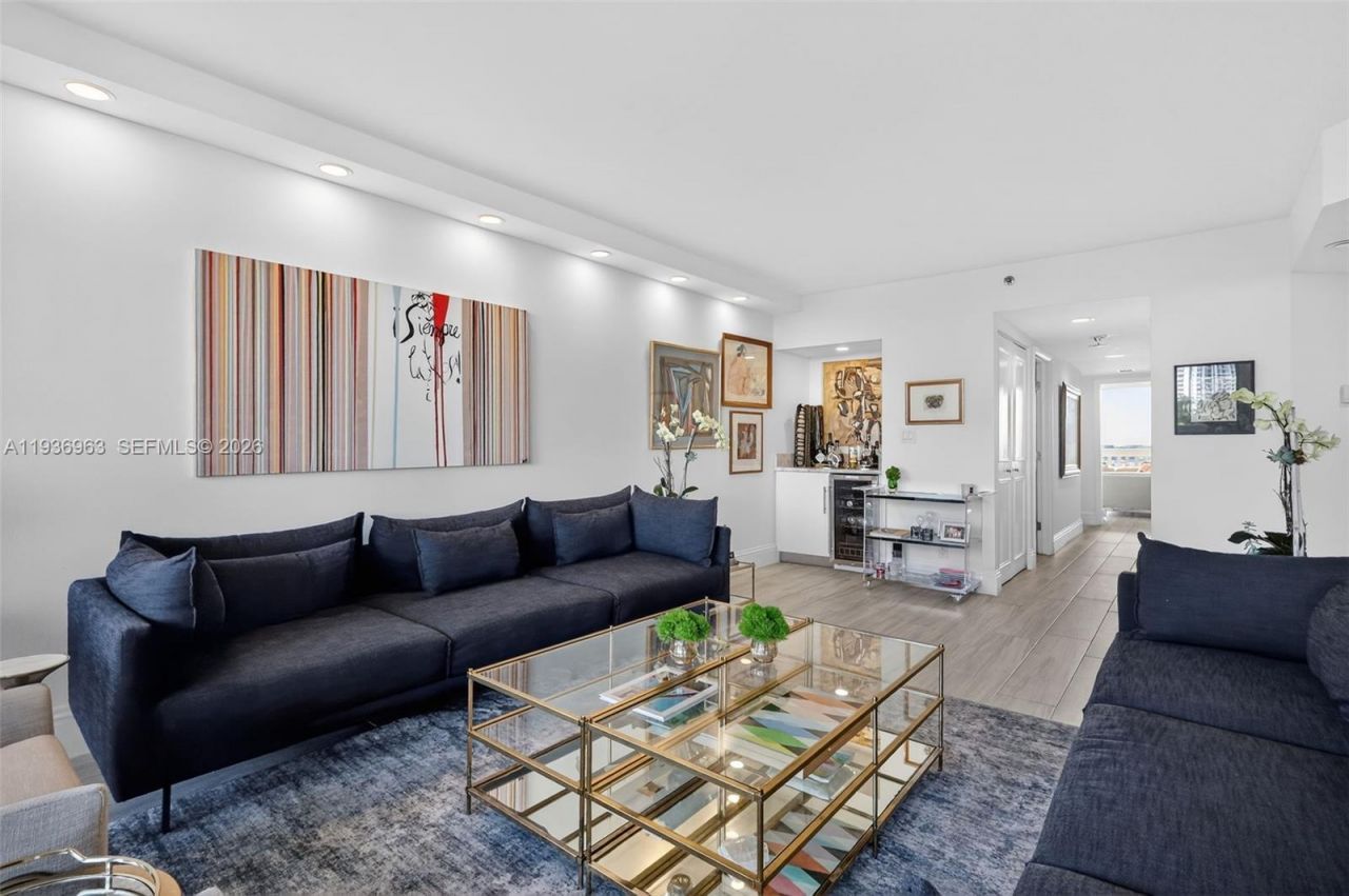 1000 Island Blvd, Unit 707, Aventura, FL 33160 Photo