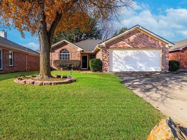 12212 Stillglen Trail, Fort Worth, TX 76028