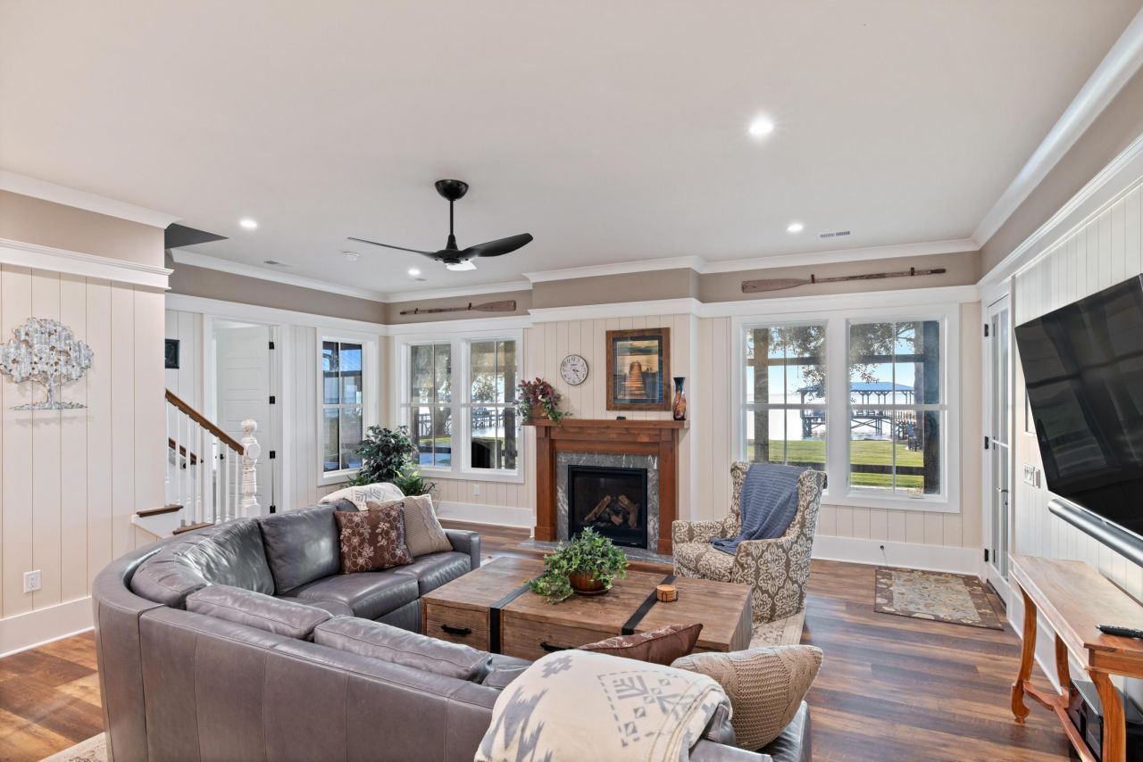 909 Butter Road Photo 3