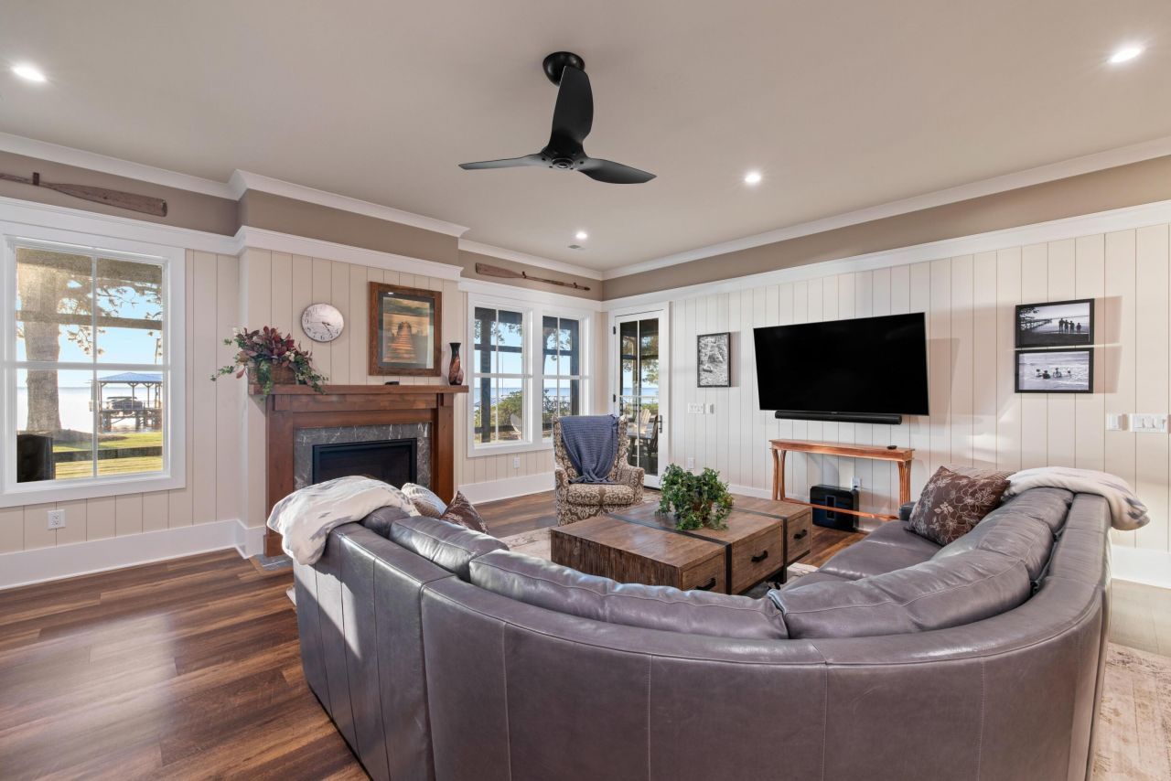 909 Butter Road Photo 4